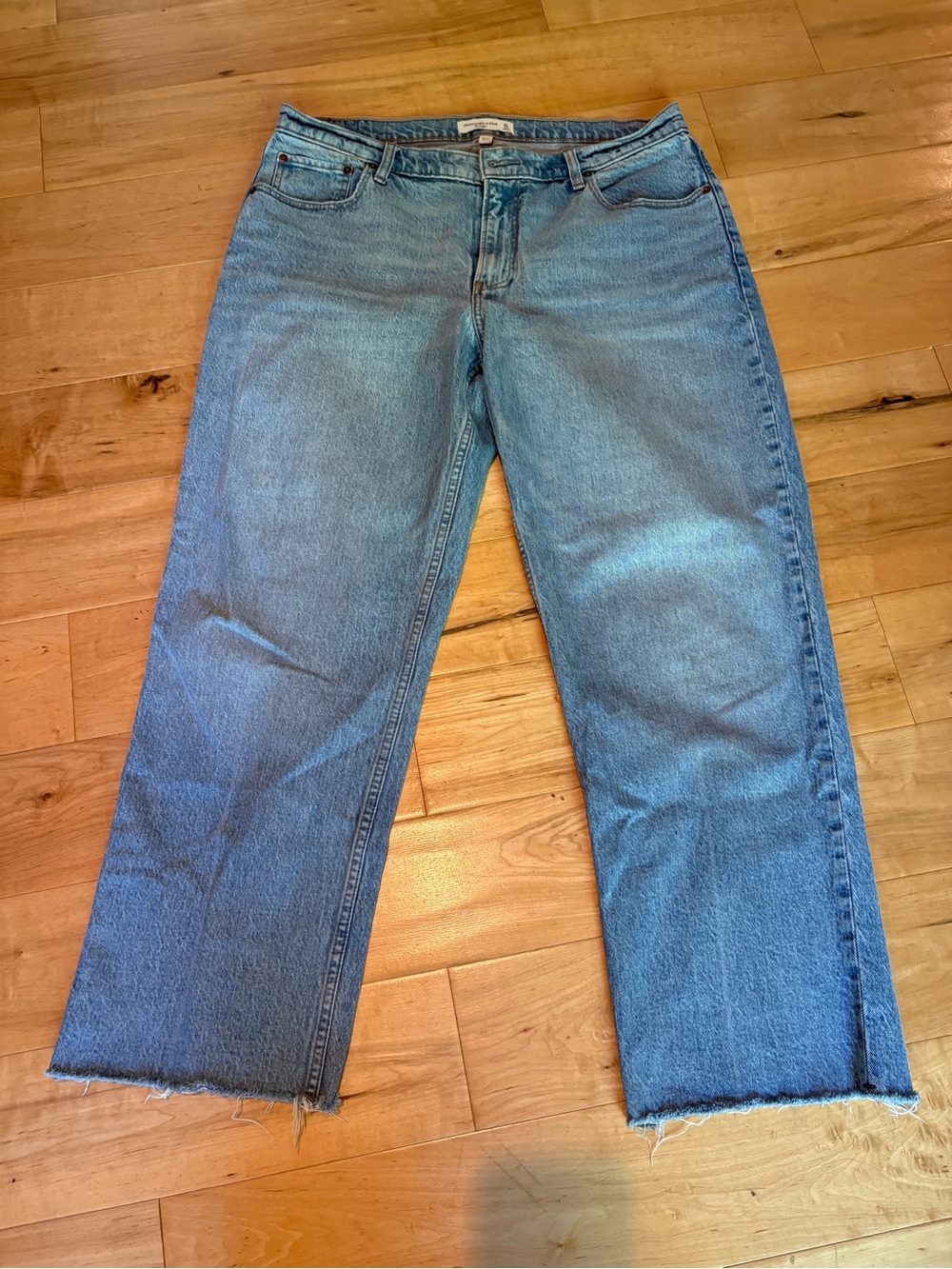 Abercrombie & Fitch Curve Love “The 90’s Relaxed Fit” Jeans
